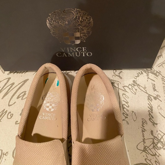 🔥Vince Camuto Sneakers Size 8 - Picture 7 of 11